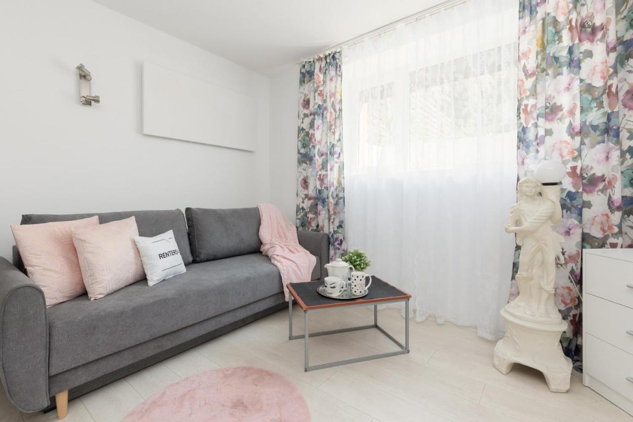 Affordable Underground Studio Near Pge Narodowy By Noclegi Renters Warszawa Exteriör bild
