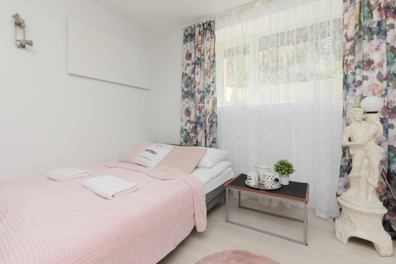 Affordable Underground Studio Near Pge Narodowy By Noclegi Renters Warszawa Exteriör bild