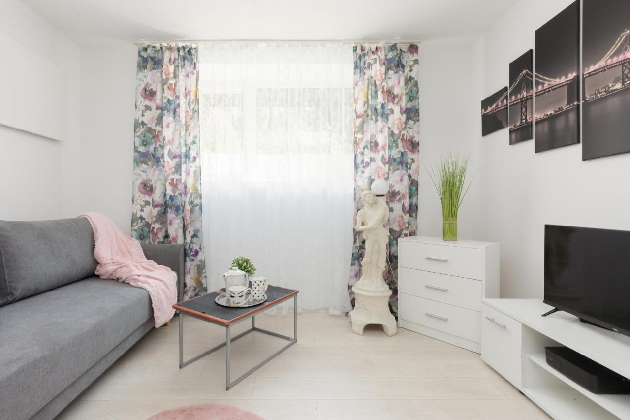 Affordable Underground Studio Near Pge Narodowy By Noclegi Renters Warszawa Exteriör bild