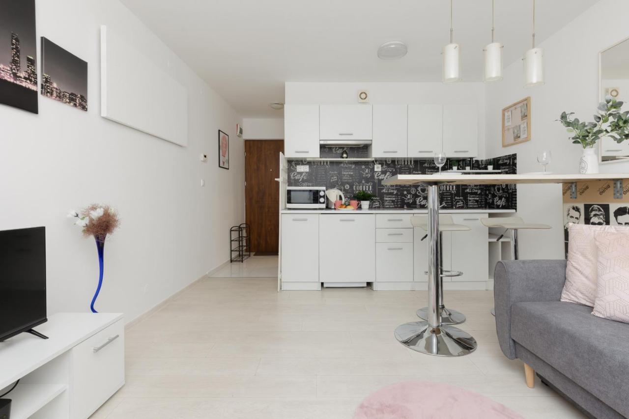 Affordable Underground Studio Near Pge Narodowy By Noclegi Renters Warszawa Exteriör bild