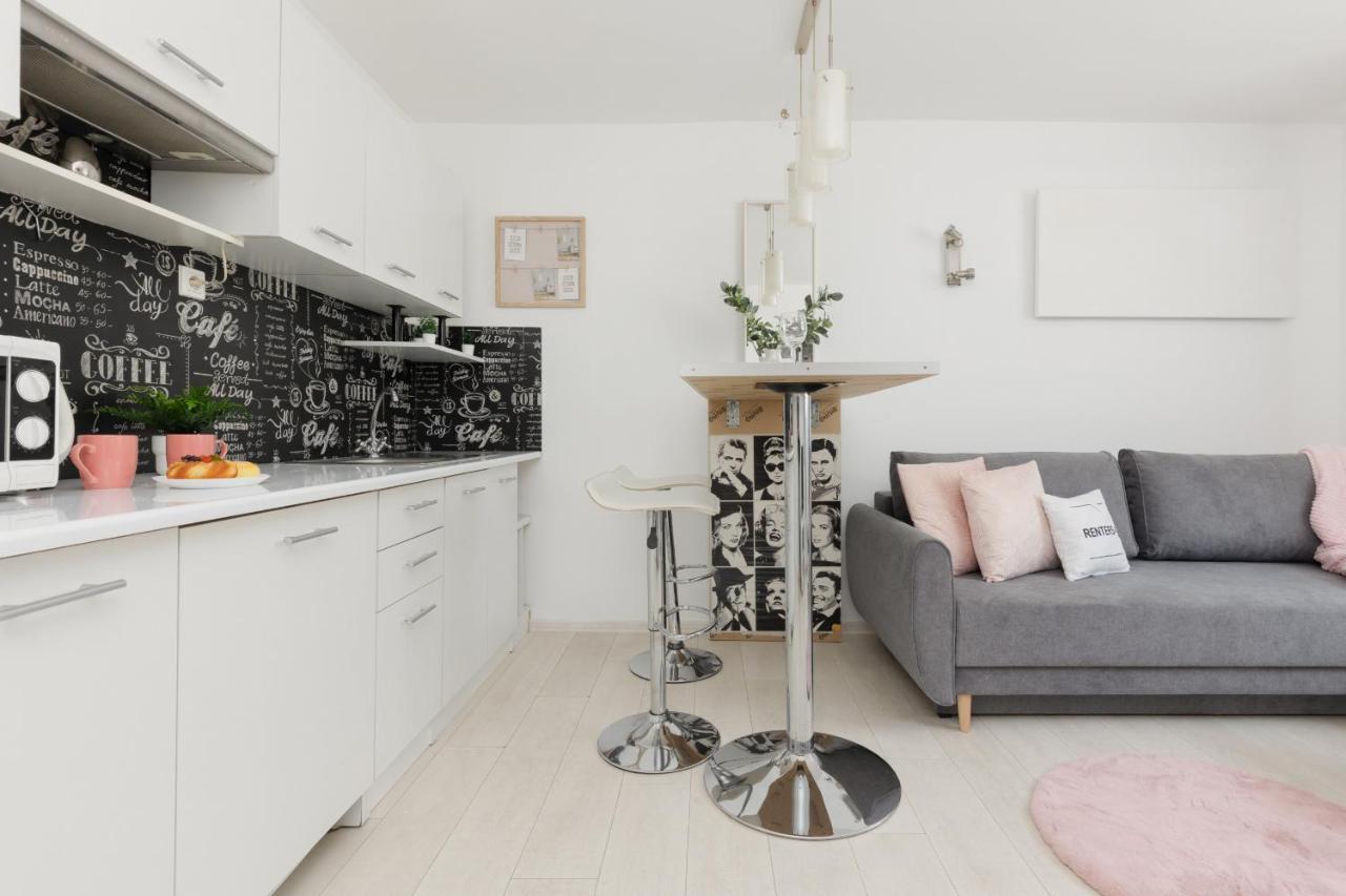 Affordable Underground Studio Near Pge Narodowy By Noclegi Renters Warszawa Exteriör bild
